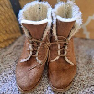 UGG Quincy Suede Lace Up Fold Over Ankle Boots - Tan - Size 9, Pre-Owned Excelle